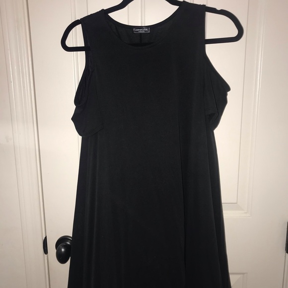 Black Urban Look Flowy Dress - Picture 2 of 5